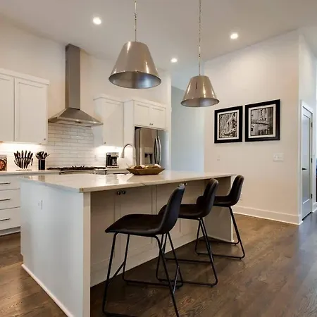 West End Dream-Private Balcony-6 Mins To Broadway Vila